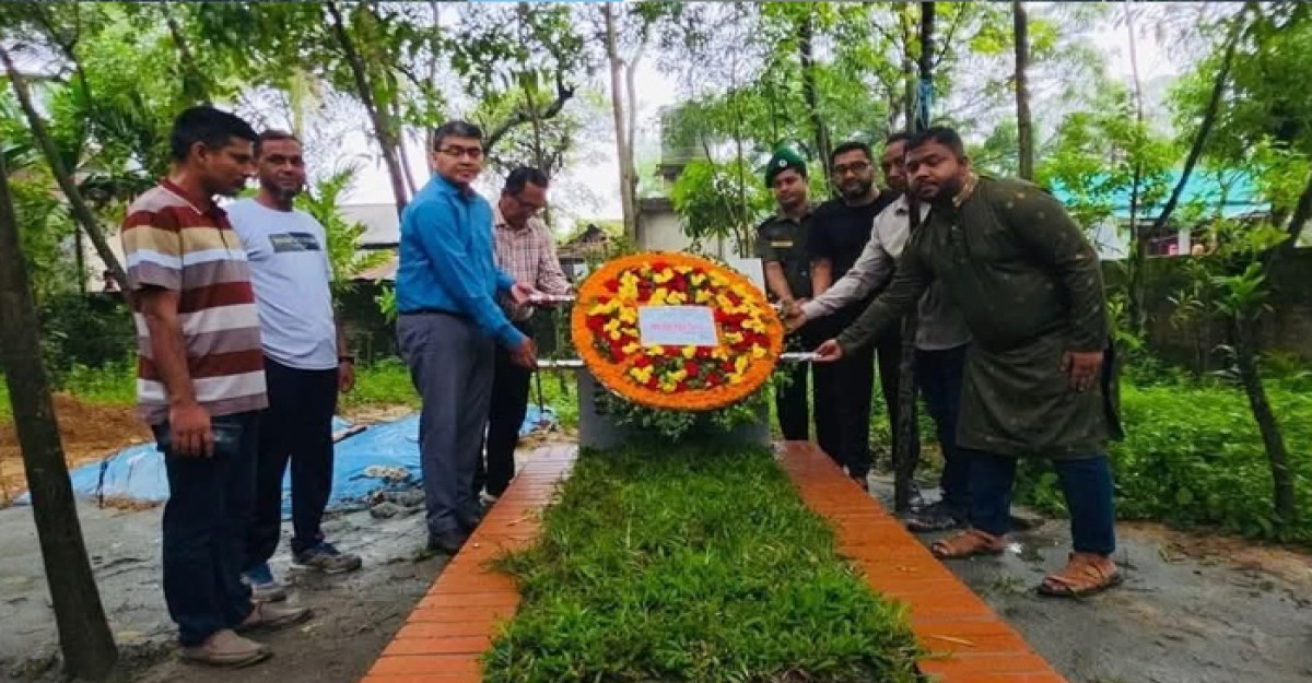 শ্রীপুরে জুলাই শহীদদের কবরে ফুল দিয়ে শ্রদ্ধা নিবেদন