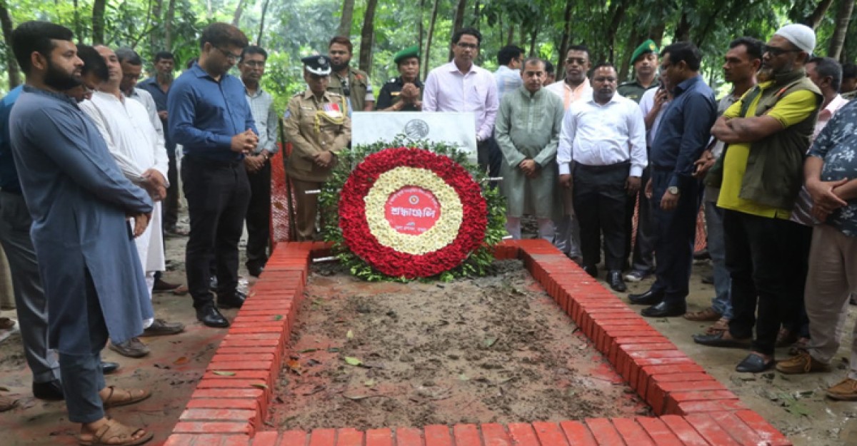 শহীদ রাব্বির কবরস্থানে অনাকাঙ্ক্ষিত ঘটনার জন্য পুলিশ সুপারের দুঃখ প্রকাশ