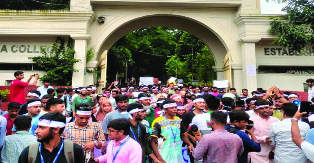অধ্যাদেশের দাবিতে সাত কলেজের শিক্ষার্থীদের বিক্ষোভ