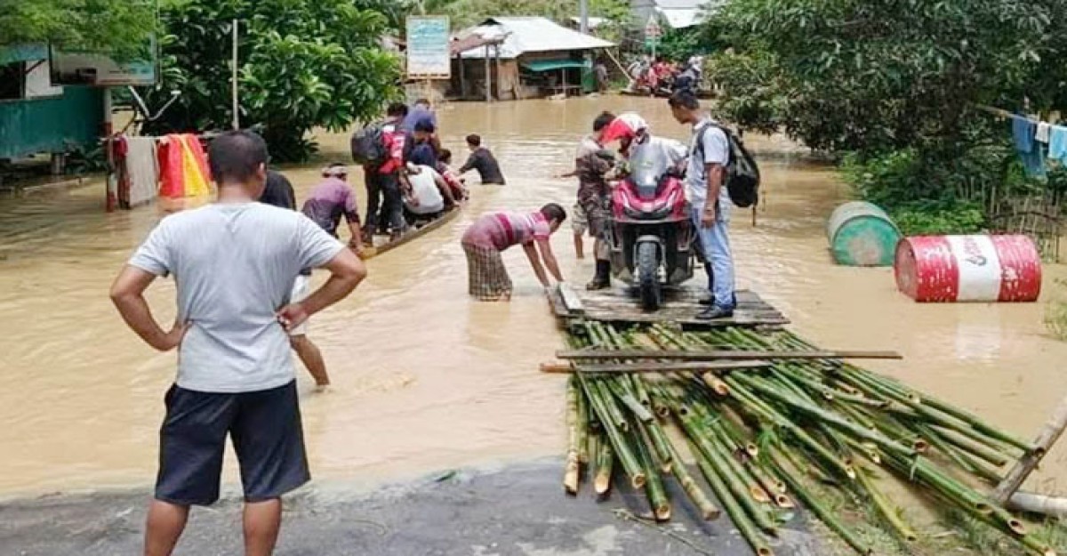 ভারী বৃষ্টিতে ডুবল সড়ক, সাজেকে আটকা কয়েকশ পর্যটক