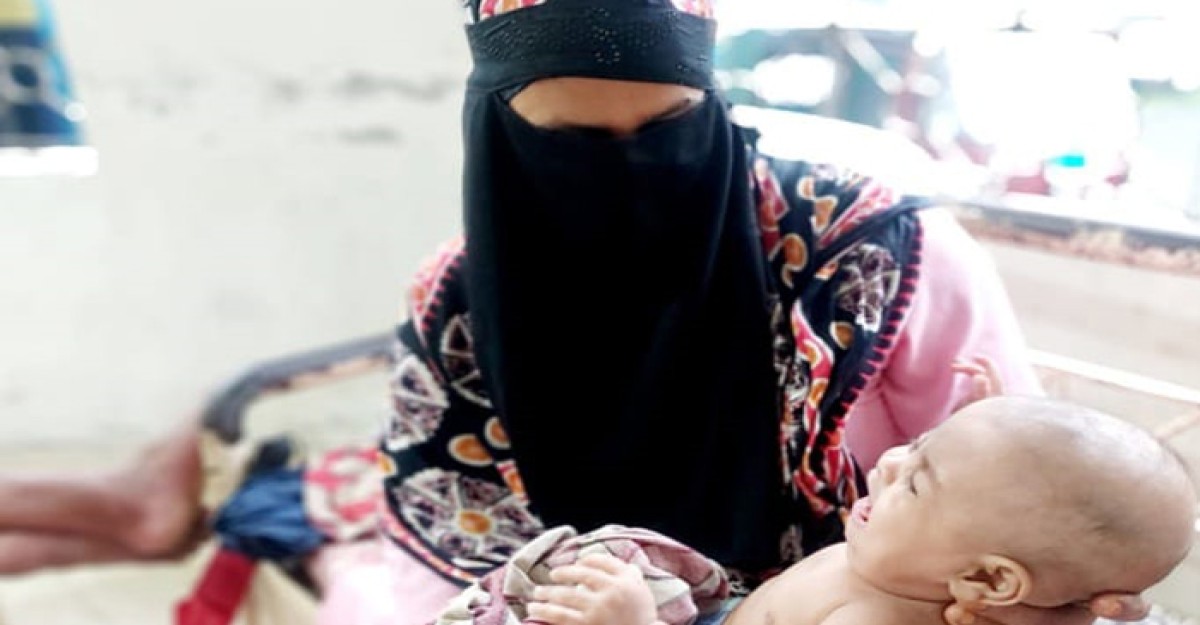 মায়ের নিথর দেহ পাশে রেখে কাঁদছিল দুধের শিশু