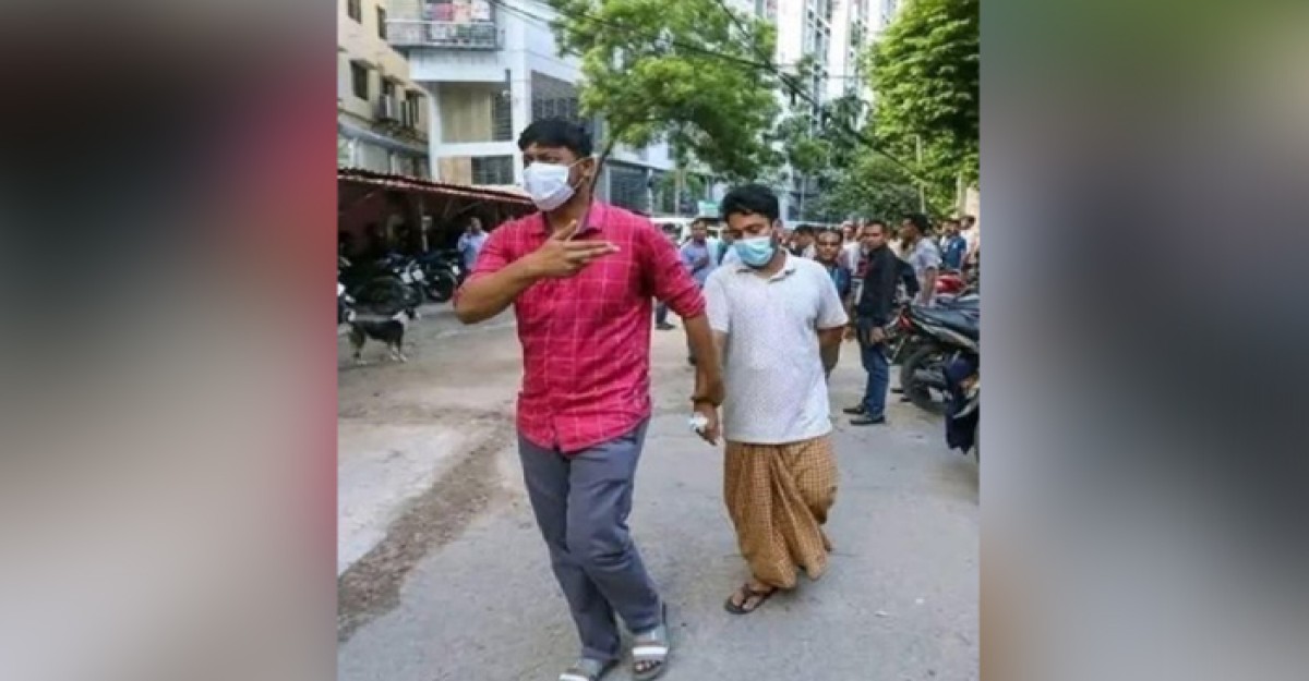 বিপ্লবের পথে এক নিঃশব্দ মুহূর্ত হারানো ছবি খুঁজে পেলেন নাহিদ