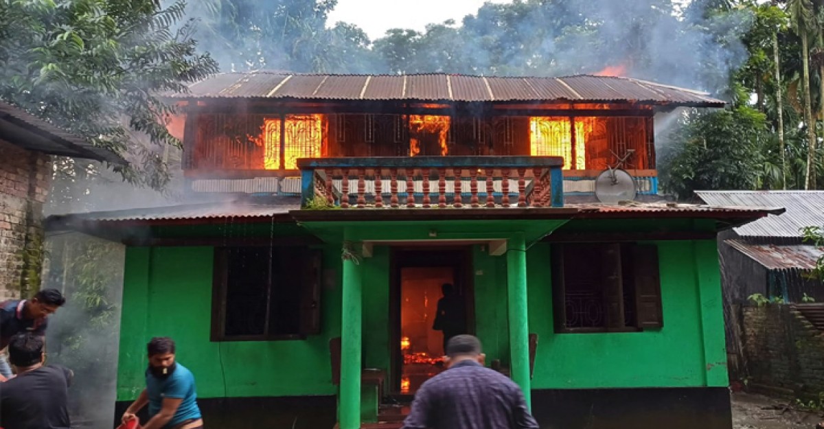 মির্জাগঞ্জে বসত ঘরে অগুন, ৩ লক্ষাধিক টাকার ক্ষতি
