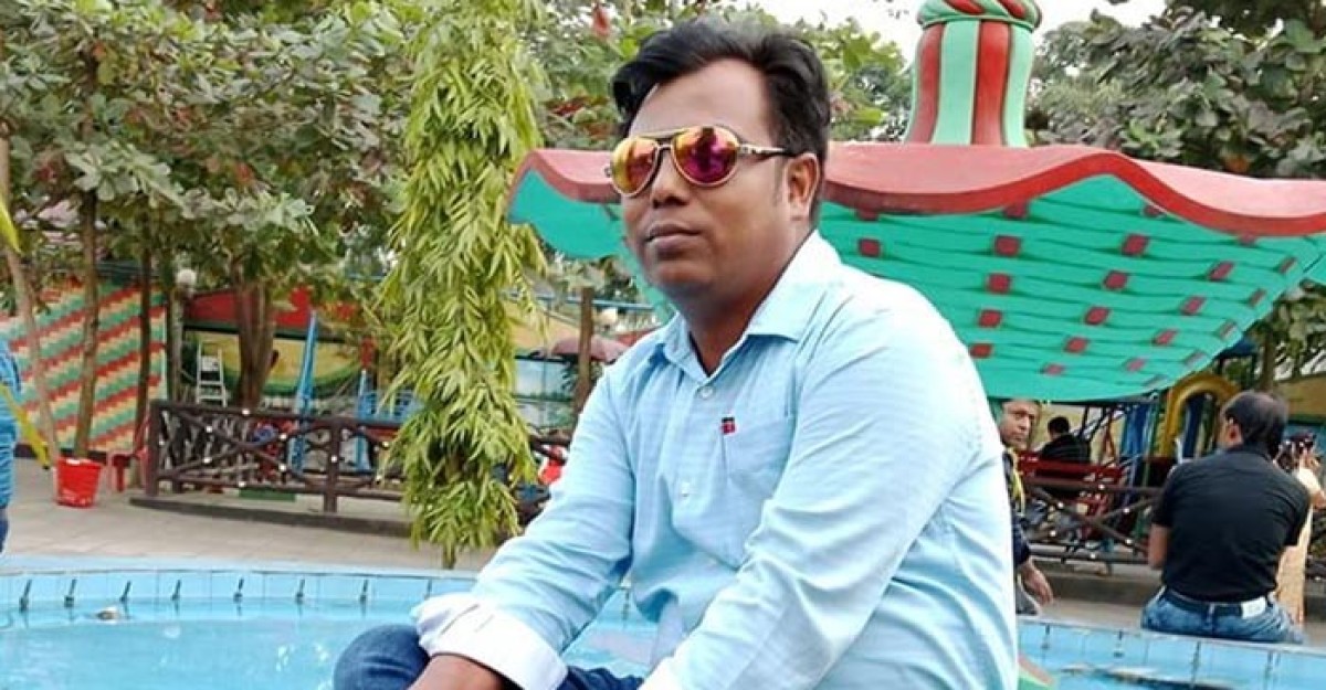 গাজীপুরে জনতার সামনেই সাংবাদিককে কুপিয়ে হত্যা