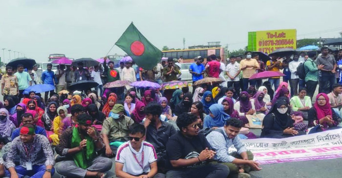 সড়ক অবরোধে রবীন্দ্র বিশ্ববিদ্যালয়ের শিক্ষার্থীরা, বন্ধ ঢাকা-উত্তরবঙ্গ যোগাযোগ