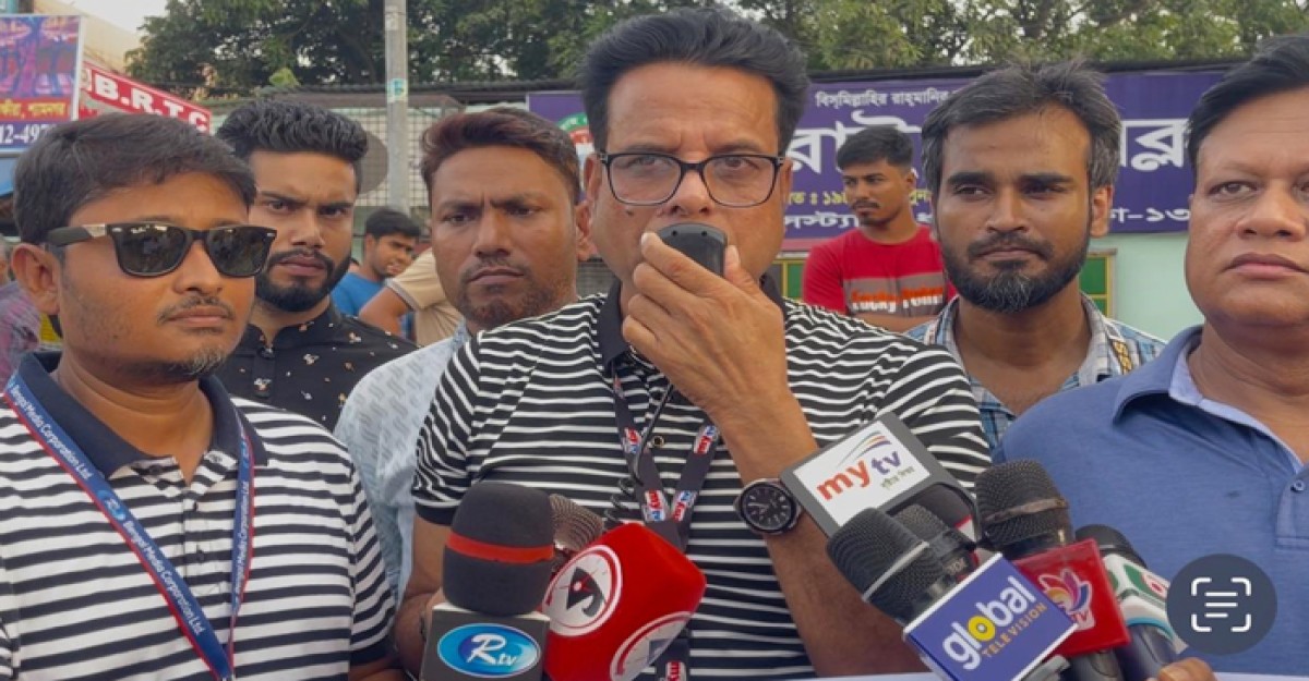 ধামরাইয়ে সাংবাদিক তুহিন হত্যার প্রতিবাদে মানববন্ধন