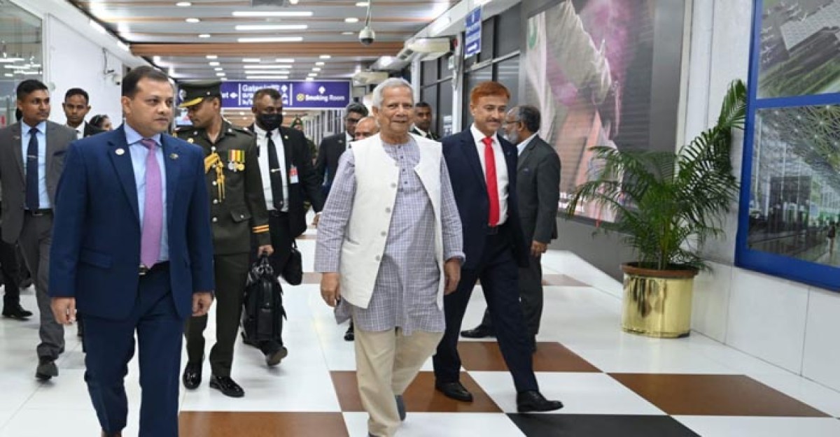 মালয়েশিয়া সফর শেষে দেশে ফিরেছেন প্রধান উপদেষ্টা
