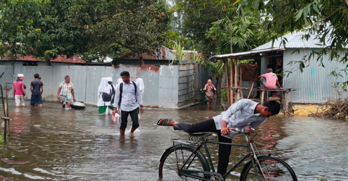 লালমনিরহাটে ভয়াবহ বন্যা, চরম দুর্ভোগে তিস্তাপাড়ের মানুষ