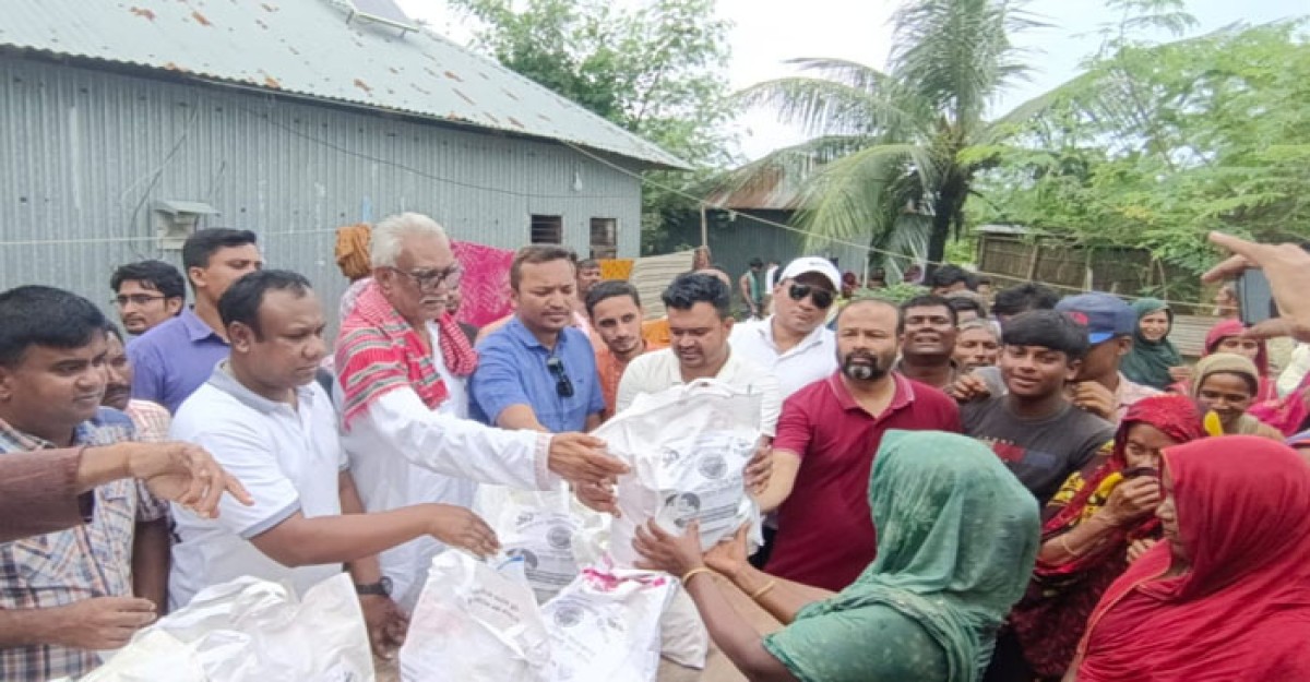 রাজশাহীর চারঘাটে বন্যাদুর্গতদের পাশে বিএনপি