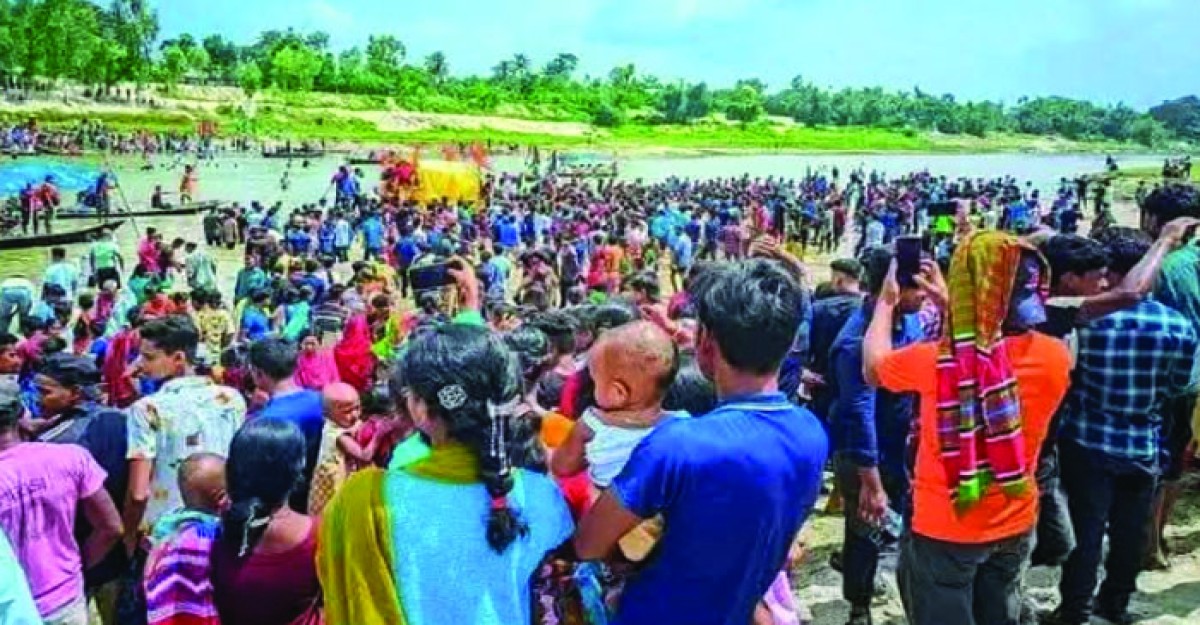 দিনাজপুরের কাহারোলে নৌপথে কান্তজিউ বিগ্রহের মহাযাত্রা