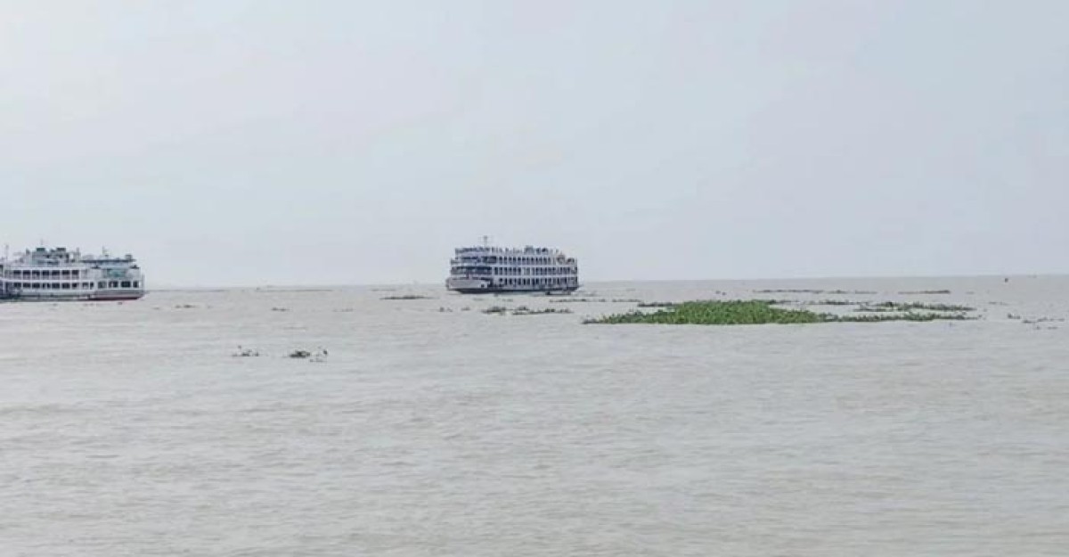 নদী উত্তাল থাকায় ভোলার ১০ রুটে লঞ্চ চলাচল বন্ধ