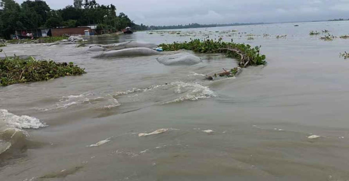 বিপৎসীমার ওপরে নদ-নদী পানি, তলিয়ে যাচ্ছে একের পর এক গ্রাম