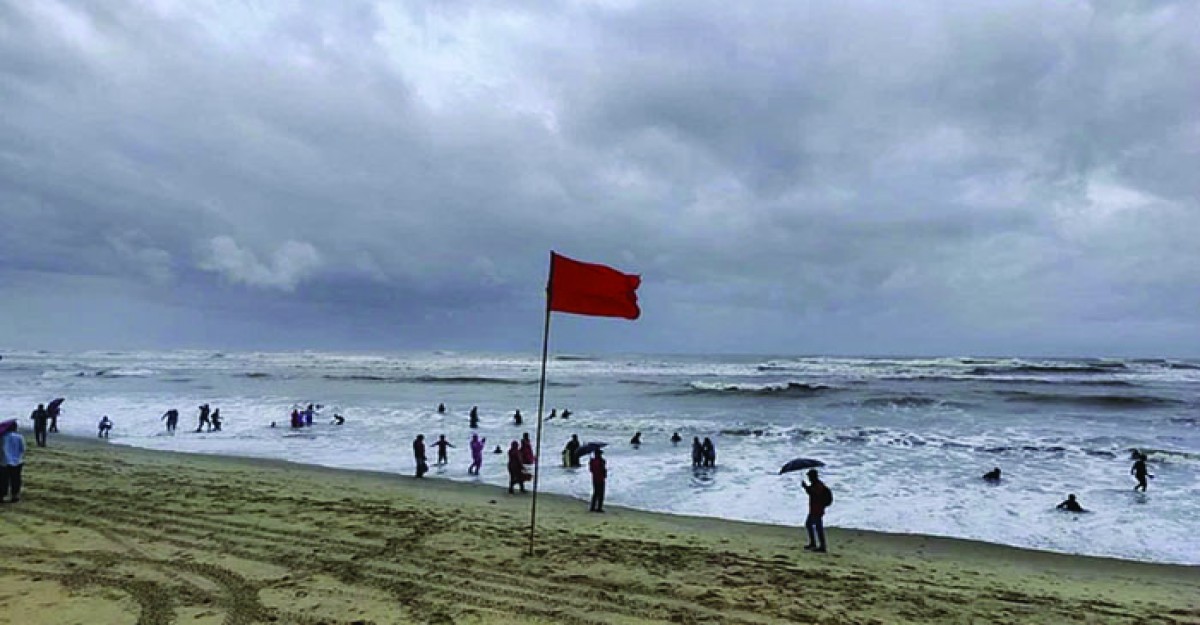 সমুদ্রবন্দরে তিন নম্বর সতর্ক সংকেত বহাল