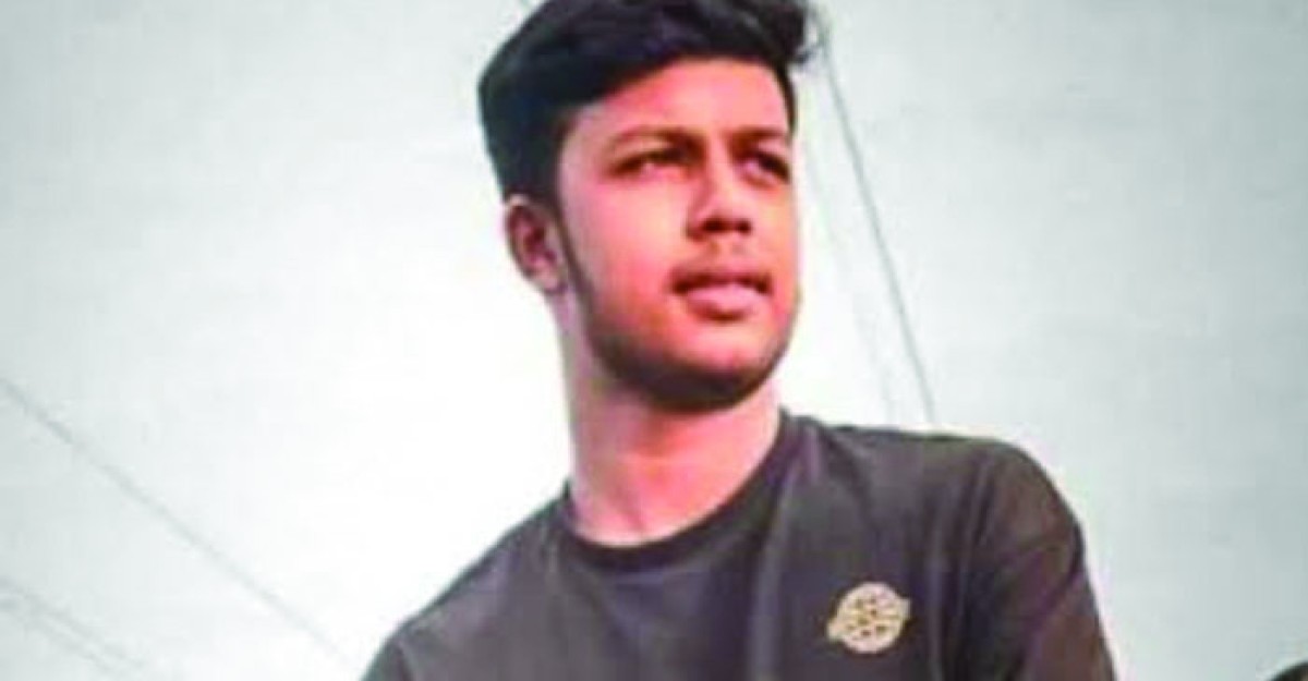 খুলনায় ট্রলার ডুবিতে নিখোঁজ আকাশের মরদেহ উদ্ধার