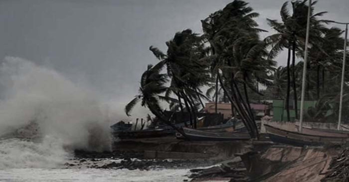 ঝড়-বৃষ্টি নিয়ে বড় দুঃসংবাদ, বন্দরে ৩ নম্বর সংকেত