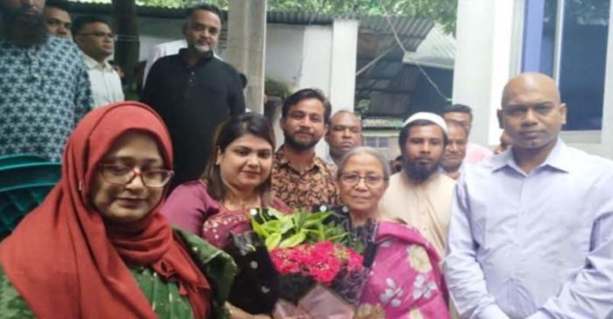 সোনারগাঁয়ে জামদানী পল্লী পরির্দশনে মৎস্য ও প্রাণিসম্পদ উপদেষ্টা