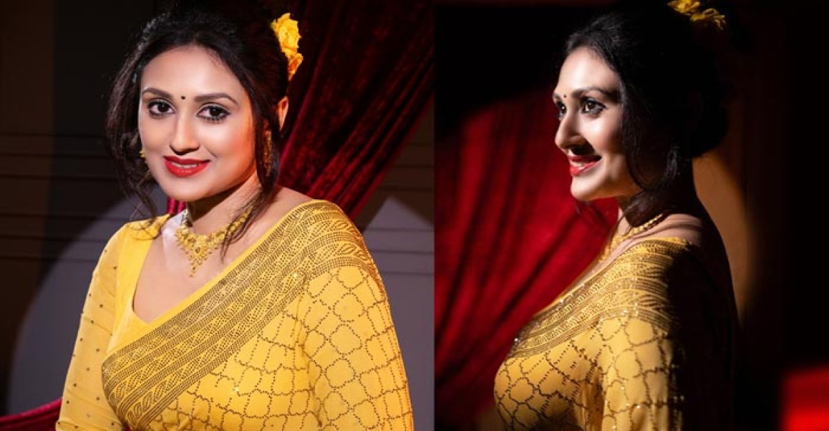 হলুদ শাড়িতে মুগ্ধতা ছড়ালেন কুসুম শিকদার