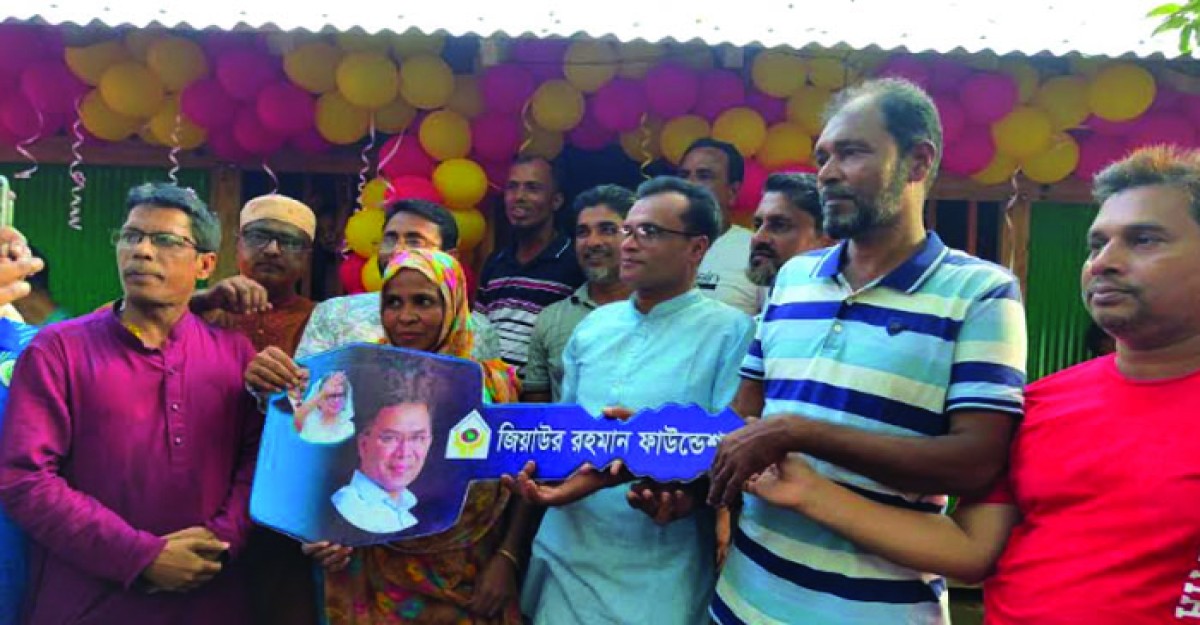 তারেক রহমানের সহযোগিতায় মাথা গোজার ঠাই পেলেন পিরোজপুরের শাহীনুর