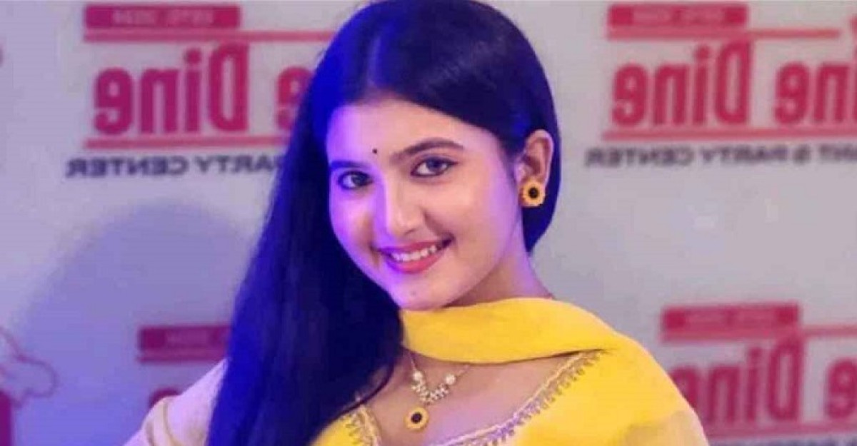 আবাসিক হোটেল থেকে পুরুষ সঙ্গীসহ টিকটকার মাহি আটক