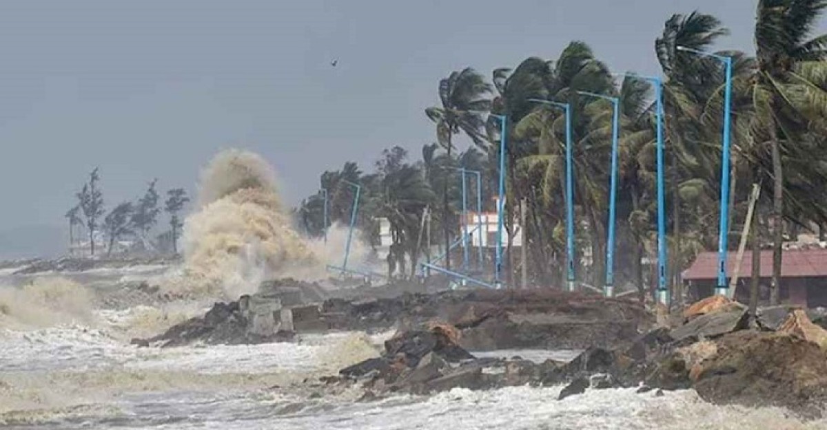 বঙ্গোপসাগরে লঘুচাপের প্রভাব, উপকূলে বৃষ্টি-ঝোড়ো হাওয়ায় দুর্ভোগ