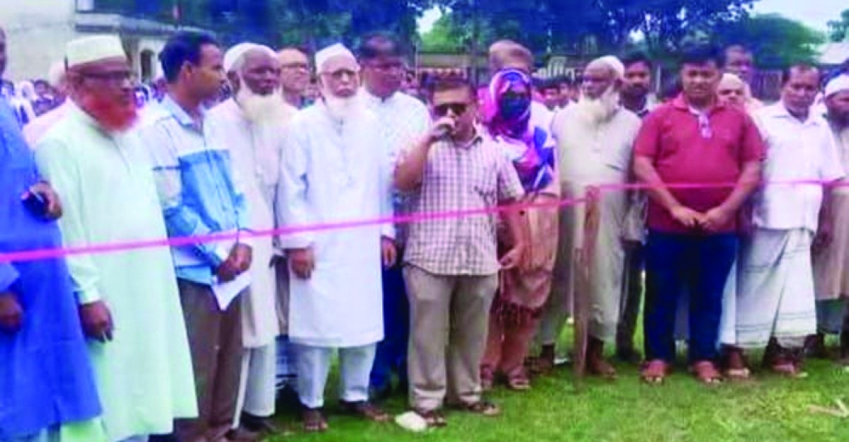 ফুলবাড়ীয়ায় প্রতিষ্ঠানের সৌন্দর্য বৃদ্ধিতে প্রস্তাবিত গেইট নির্মাণের ভিত্তিপ্রস্তর স্থাপন