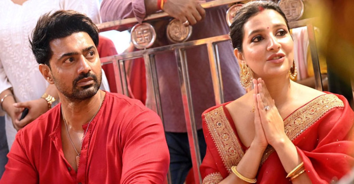‘দুই বাচ্চার মা’ বলে দেবের মন্তব্য, পাল্টা জবাব শুভশ্রীর