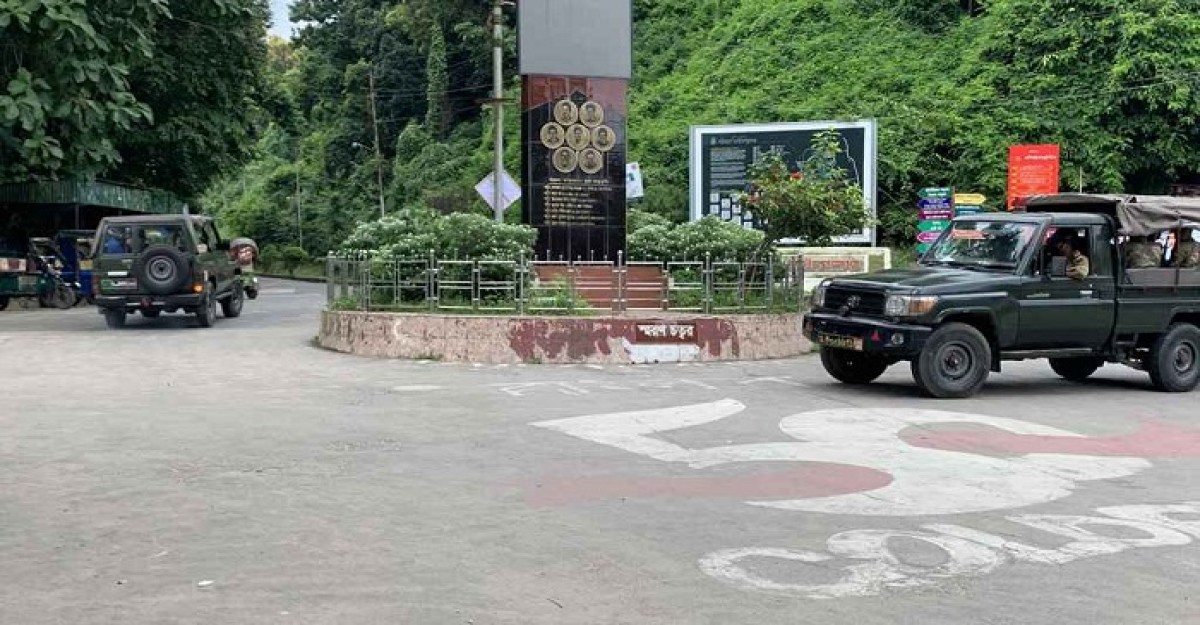 চবি ক্যাম্পাসে থমথমে পরিবেশ, যৌথবাহিনীর কড়া টহল