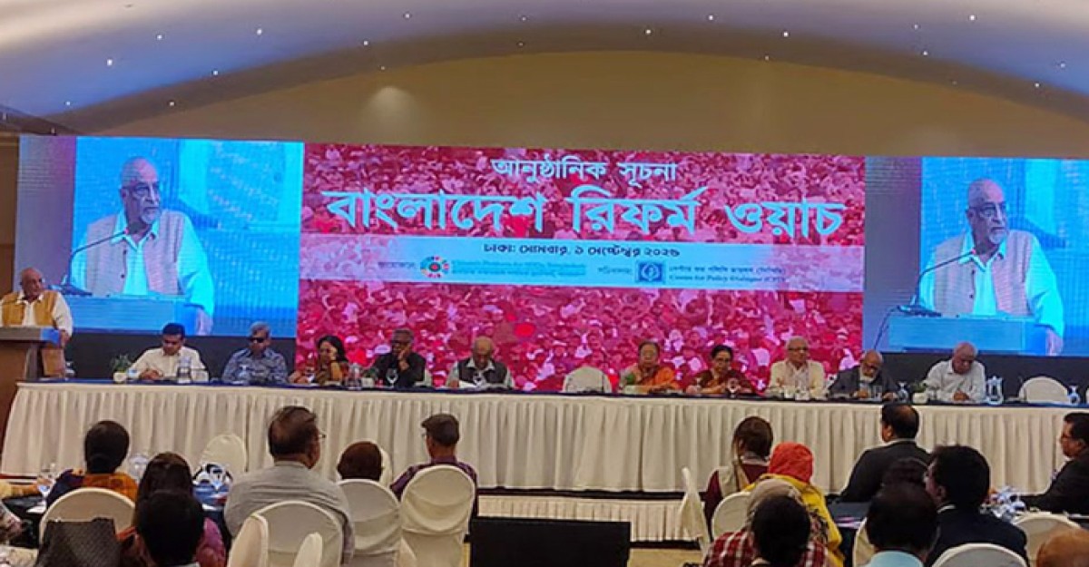 অন্তর্বর্তী সরকার পথ কি হারিয়েছে, প্রশ্ন দেবপ্রিয় ভট্টাচার্যের