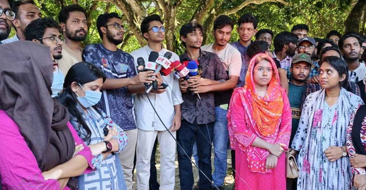 বাকৃবি উপাচার্যকে প্রকাশ্যে ক্ষমা চাইতে আল্টিমেটাম দিয়েছে শিক্ষার্থীরা