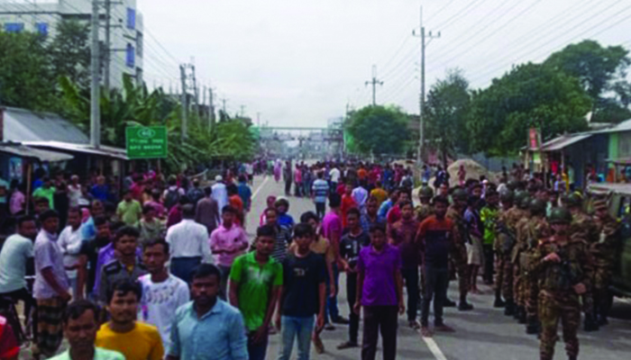 উত্তরা ইপিজেডে কারখানা বন্ধের জেরে সংঘর্ষ, এক শ্রমিক নিহত