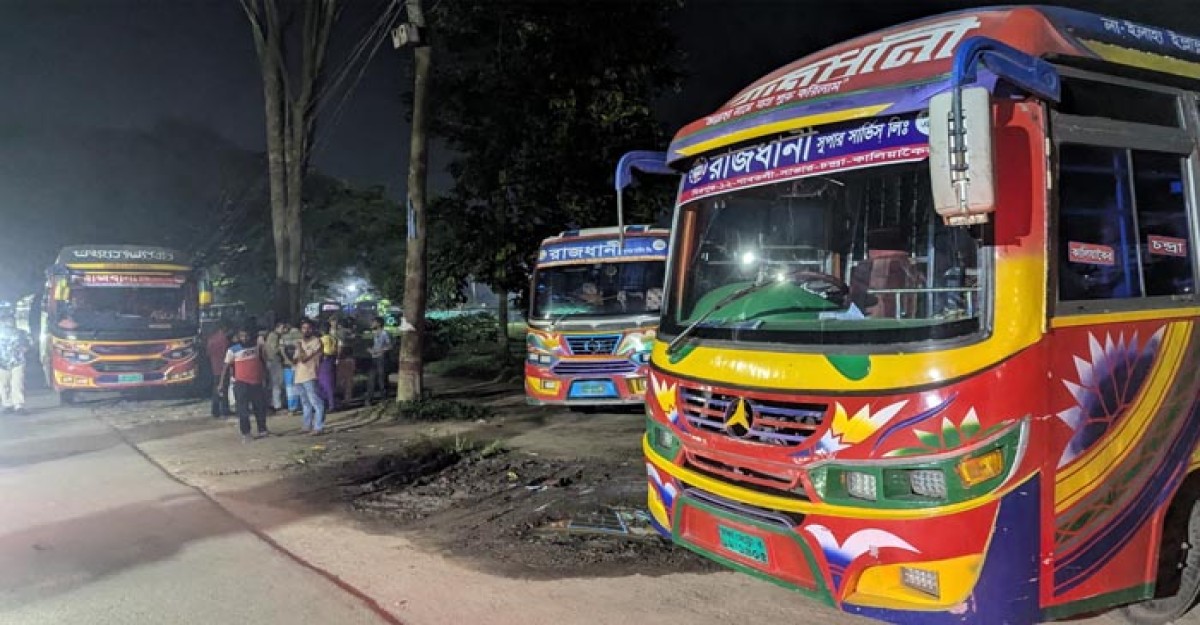 চলন্ত বাস থেকে জাবির নারী শিক্ষার্থীকে ধাক্কা