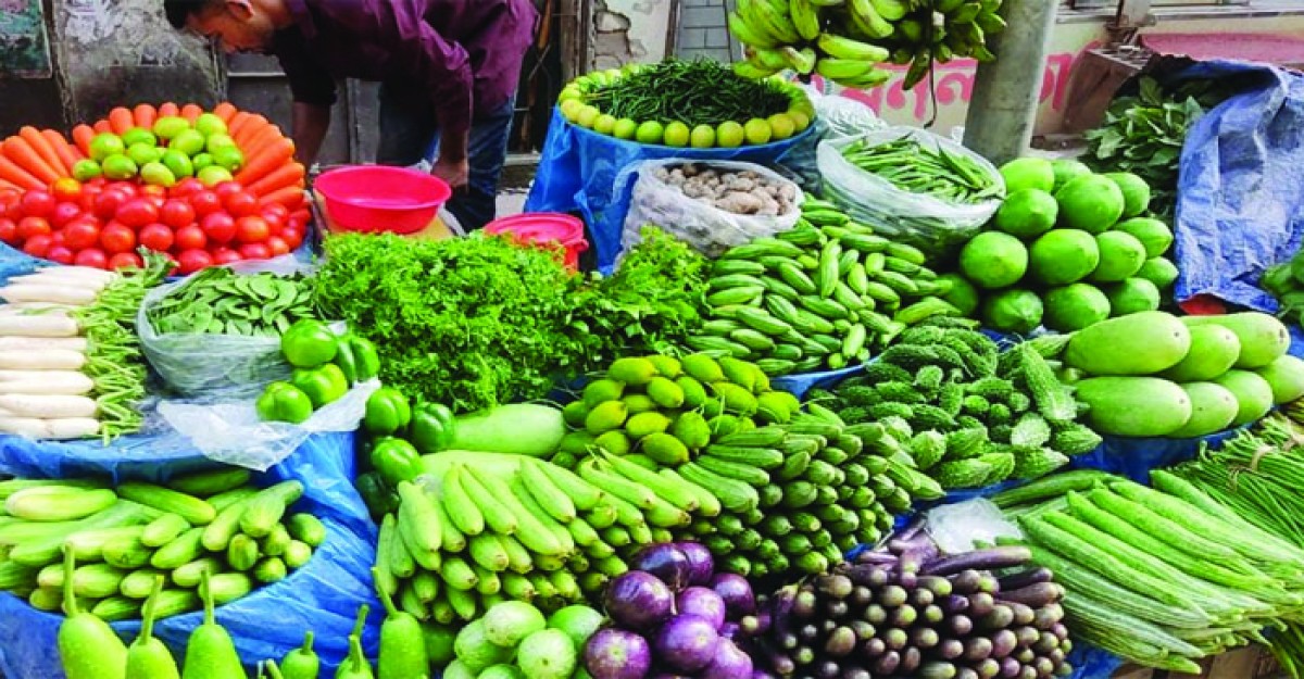 সবজির দাম চড়া, ভোগান্তিতে সাধারণ ক্রেতা