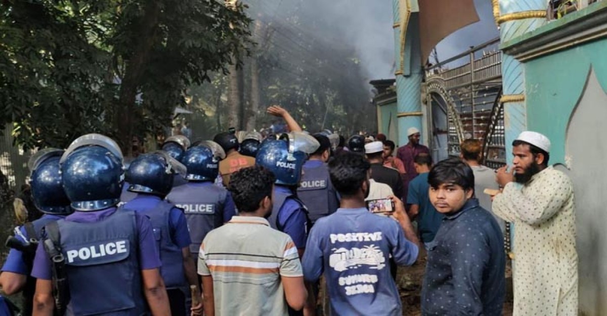 নুরাল পাগলার দরবারে পুলিশের ওপর হামলায় মামলা, আসামি ৩৫০০