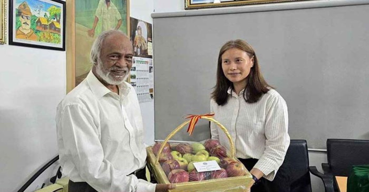 বিএনপি চেয়ারপারসনের জন্য মৌসুমি ফল পাঠালো ভুটান