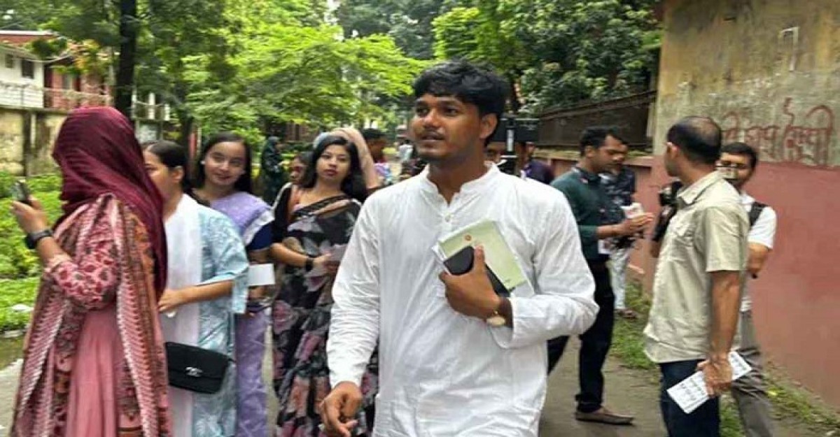 অনুমতি নিয়েই ভোটকেন্দ্রে প্রবেশ করেছি: ভিপি প্রার্থী আবিদুল
