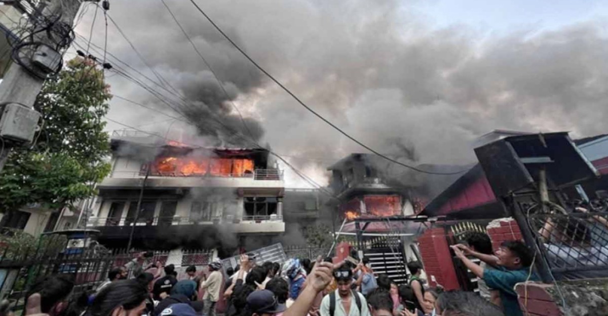 নেপালে প্রেসিডেন্ট ও প্রধানমন্ত্রীর বাসভবনে আগুন
