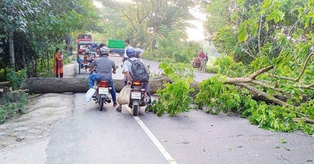টানা তৃতীয় দিনের মতো ২১ জেলার সড়ক যোগাযোগ বিচ্ছিন্ন